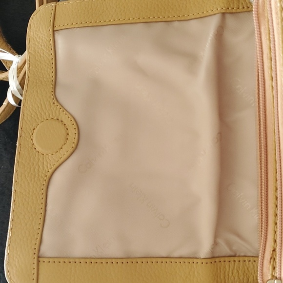 Calvin Klein camel multi compartment crossbody - Picture 3 of 15